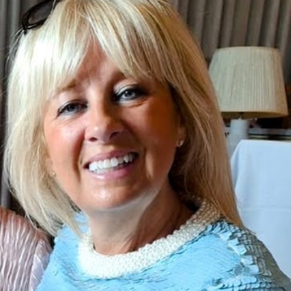 Meet your Posher, Sandra - Picture 2 of 2